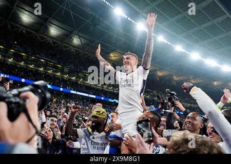 Toni Kroos aus Real Madrid feiert nach dem Sieg im Finale der UEFA Champions League im Londoner Wembley Stadium. Bilddatum: Samstag, 1. Juni 2024. Stockfoto