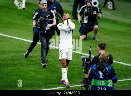 Jude Bellingham von Real Madrid reagiert auf den Sieg im Finale der UEFA Champions League im Londoner Wembley Stadium. Bilddatum: Samstag, 1. Juni 2024. Stockfoto