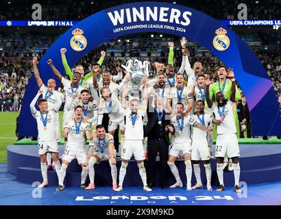 Nacho Fernandez von Real Madrid feiert den Sieg im Finale der UEFA Champions League im Londoner Wembley Stadium. Bilddatum: Samstag, 1. Juni 2024. Stockfoto