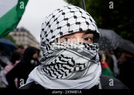 Paris, Frankreich. Juni 2024. Marjolaine Cheylan/Le Pictorium - Protest gegen Palästina - 01/06/2024 - Frankreich/Ile-de-France (Region)/Paris - Demonstration zur Unterstützung der Palästinenser, die von Israel im Gazastreifen bombardiert wurden. In Paris versammelten sich die Franzosen, um einen sofortigen Waffenstillstand zu fordern und gegen die Untätigkeit der Staatschefs angesichts dieser beispiellosen humanitären Krise zu protestieren. Quelle: LE PICTORIUM/Alamy Live News Stockfoto