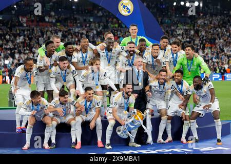 London, England 20240601. Real Madrid gewinnt die Trophäe, nachdem er im Wembley-Stadion das Champions-League-Finale gegen Borussia Dortmund gewonnen hat. Foto: Svein Ove Ekornesvåg / NTB Stockfoto