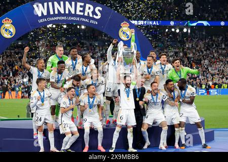 London, England 20240601. Real Madrid gewinnt die Trophäe, nachdem er im Wembley-Stadion das Champions-League-Finale gegen Borussia Dortmund gewonnen hat. Foto: Svein Ove Ekornesvåg / NTB Stockfoto