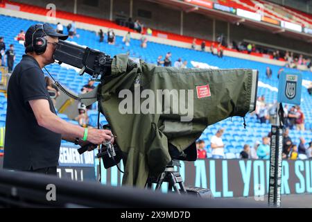 Cardiff, Großbritannien. Juni 2024. BBC Wales Sportfernsehkamera. United Rugby Championship, Cardiff Rugby gegen Ospreys, Urteilstag im Cardiff City Stadium in Cardiff, Südwales am Samstag, 1. Juni 2024. bild von Andrew Orchard/Alamy Live News Stockfoto