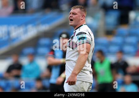 Cardiff, Großbritannien. Juni 2024. Dewi Lake of the Ospreys sieht zu. United Rugby Championship, Cardiff Rugby gegen Ospreys, Urteilstag im Cardiff City Stadium in Cardiff, Südwales am Samstag, 1. Juni 2024. bild von Andrew Orchard/Alamy Live News Stockfoto