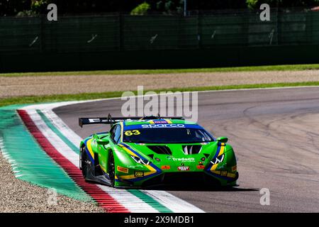 Imola, Italien. Juni 2024. Lamborghini Huracàn Evo 2 aus dem VRS-Team, das von Moulin Baptiste und Fabi Alessandro gefahren wird, tritt im Qualifying des Campionato Italianao Gran Turismo Sprint GT3 auf der Enzo e Dino Ferrari International Racetrack an. Quelle: SOPA Images Limited/Alamy Live News Stockfoto