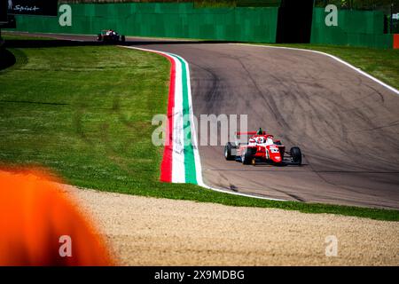 Imola, Italien. Juni 2024. Der englische Fahrer Slater Freddie des PREMA Racing Teams tritt während der Qualifikation der italienischen F4-Meisterschaft auf der Enzo e Dino Ferrari International Racetrack an. Quelle: SOPA Images Limited/Alamy Live News Stockfoto