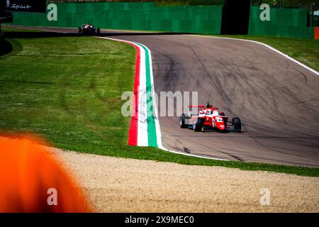 Imola, Italien. Juni 2024. Der englische Fahrer Slater Freddie des PREMA Racing Teams tritt während der Qualifikation der italienischen F4-Meisterschaft auf der Enzo e Dino Ferrari International Racetrack an. (Foto: Luca Martini/SOPA Images/SIPA USA) Credit: SIPA USA/Alamy Live News Stockfoto