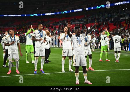 London, Großbritannien. Juni 2024. Fußball: Champions League, Borussia Dortmund - Real Madrid, K.-o.-Runde, Finale im Wembley-Stadion, Madrids Spieler danken den Fans. Quelle: Tom Weller/dpa/Alamy Live News Stockfoto