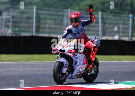 Scarperia, Italien. Juni 2024. Marc Marquez aus Spanien und Gresini Racing MotoGP feiern während des MotoGP GP7 Gran Premio d'Italia Brembo - Sprint Race auf dem Mugello Circuit. (Foto: Fabrizio Carabelli/SOPA Images/SIPA USA) Credit: SIPA USA/Alamy Live News Stockfoto