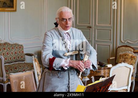 Chaussy, Frankreich. Juni 2024. Das Musikensemble der Renaissance und des Barocks spielt während der Geschichte von Villarceaux am 1. Juni 2024 in der Domaine de Villarceaux in Chaussy, Frankreich. Quelle: Bernard Menigault/Alamy Live News Stockfoto