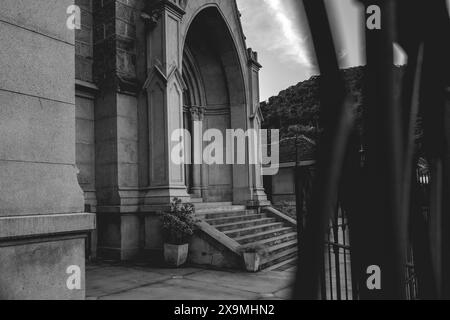 Nahaufnahme von der Kathedrale São Pedro de Alcântara in Schwarz-weiß. Petropolis RJ Brasilien. Mai 2024. Stockfoto