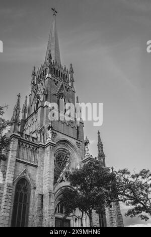 Nahaufnahme von der Kathedrale São Pedro de Alcântara in Schwarz-weiß. Petropolis RJ Brasilien. Mai 2024. Stockfoto