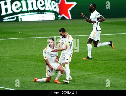 Daniel Carvajal (links) von Real Madrid feiert das erste Tor seiner Mannschaft im Finale der UEFA Champions League im Wembley Stadium in London. Bilddatum: Samstag, 1. Juni 2024. Stockfoto