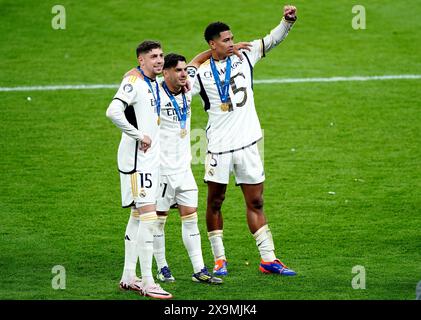 Der Real Madrider Federico Valverde, Brahim Diaz und Jude Bellingham feiern nach dem Sieg im Finale der UEFA Champions League im Wembley Stadium in London. Bilddatum: Samstag, 1. Juni 2024. Stockfoto