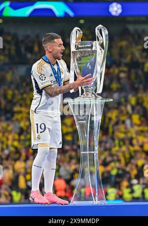 London, Großbritannien. Juni 2024. Dani Ceballos von Real Madrid wurde im Finale der UEFA Champions League 2024 zwischen Borussia Dortmund und Real Madrid in Wembley in London gefeiert. (Foto: Gonzales Photo/Alamy Live News Stockfoto