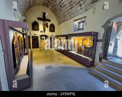 Eingangsbereich mit historischen Ikonen im Museum Klostermuseum im zum UNESCO-Weltkulturerbe gehörenden orthodoxen Kloster Moni Arkadi Arkadi Stockfoto