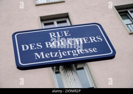 Zweisprachiges Straßenschild Deutsch Französisch, Straßburg, Departement Bas-Rhin, Elsass, Frankreich Stockfoto