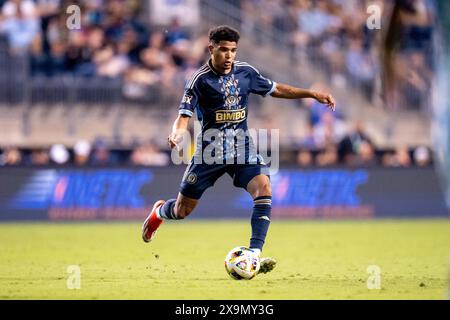 Chester, Pennsylvania, USA. Juni 2024. Der Philadelphia Union Defender Nathan Harriel (26) übergibt den Ball während der zweiten Hälfte eines MLS-Spiels gegen den CF Montreal im Subaru Park in Chester, Pennsylvania. Kyle Rodden/CSM/Alamy Live News Stockfoto