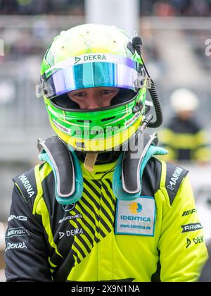 David Schumacher (Schnitzelalm Racing, Mercedes AMG GT4, SP10, #111) in der Box, Deutschland, 52. ADAC Ravenol 24h Nürnberg, 24 Stunden Rennen, 01.06.2024 Foto: Eibner-Pressefoto/Michael Memmler Stockfoto