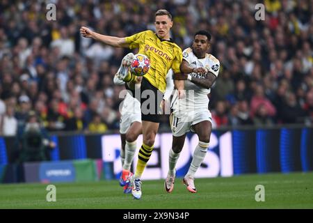 Nico Schlotterbeck (Borussia Dortmund)Rodrygo Goes (Real Madrid) während des Endspiels der UEFA Europa Champions League zwischen Borussia Dortmund 0-0 Real Madrid im Wembley Stadium am 1. Juni 2024 in London. Quelle: Maurizio Borsari/AFLO/Alamy Live News Stockfoto