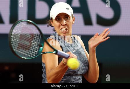 Paris, Frankreich. Juni 2024. Madison Keys aus den USA spielt am Samstag, den 1. Juni 2024, gegen die Landsfrau Emma Navarro bei den French Tennis Open in Roland Garros in Paris, Frankreich. Navarro gewann 7:6, 7:6. Foto: Maya Vidon-White/UPI Credit: UPI/Alamy Live News Stockfoto