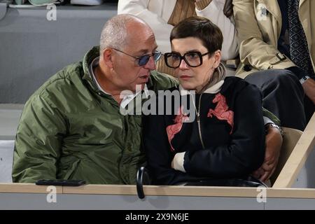 Cristina Cordula und ihr Ehemann Frédéric Cassin nehmen am 1. Juni 2024 an den French Open im Roland Garros 2024 in Paris Teil. Foto: Laurent Zabulon/ABACAPRESS. COM Credit: Abaca Press/Alamy Live News Stockfoto
