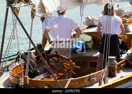 Les voiles d'Antibes 29. Ausgabe, jährliche Zusammenkunft von Vintage-Segelbooten. Port Vauban, Antibes Französische Riviera Stockfoto