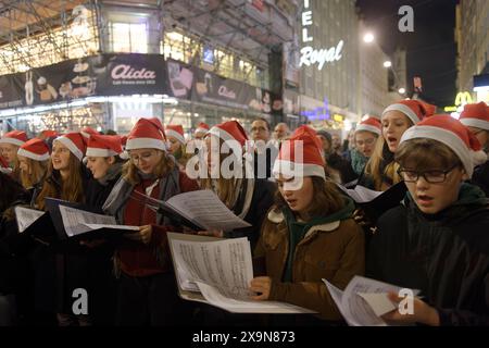Wien, Österreich. November 2019. Der Frauenchor singt Weihnachtslieder „am Graben“ im 1. Wiener Gemeindebezirk Stockfoto