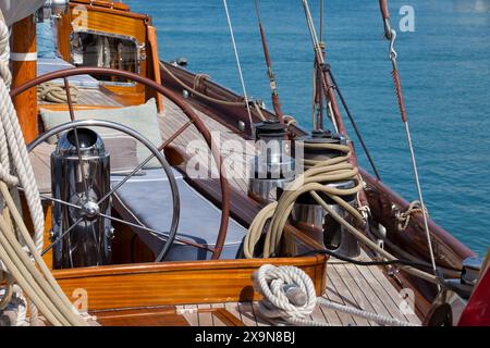 Les voiles d'Antibes 29. Ausgabe, jährliche Zusammenkunft von Vintage-Segelbooten. Port Vauban, Antibes Französische Riviera Stockfoto