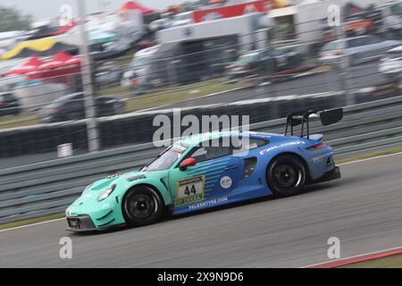 Joel Eriksson (Tomelilla/SWE) / Tim Heinemann (Fichtenberg/DEU) / Nico Menzel (Kelberg/DEU) / Martin Ragginger (Wels/AUT), #44, Porsche 911 GT3-R, Team: Falken Motorsports (DEU), Motorsport, ADAC Ravenol 24H Rennen Nürnberg, Nürnberg, 30.05.2024 - 02.06.2024, Samstag 01.06.2024 Foto: Eibner-Pressefoto Stockfoto