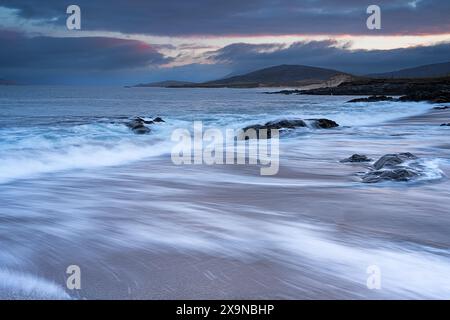 Lange Exposition bei Small Beach, Harris und Lewis, Schottland Stockfoto