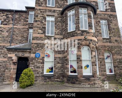 Belfast, Großbritannien, 21. April 2024: Die Vorderseite des Crescent Arts Centre in Belfast Stockfoto