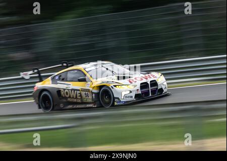 01. Juni 2024, Rheinland-Pfalz, Nürburg: Der BMW M4 GT3 aus dem ROWE RENNTEAM mit den Fahrern Raffaele Marciello, Maxime Martin, Marco Wittmann und Augusto Farfus wird beim 24-Stunden-Rennen auf der Nordschleife des Nürburgrings antreten. Foto: Silas Stein/dpa Stockfoto