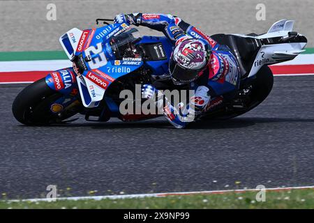 Mugello, Italien. Juni 2024. Italienische Fahrerin Enea Bastianini von Ducati Lenovo Team mit einer speziellen Lackierung in Azzurro (hellblau), in der Farbe der italienischen Nationalmannschaften während der Gran Premio dÂ&#x80;&#x99;Italia Brembo - warm Up, MotoGP Weltmeisterschaft in Mugello, Italien, 02. Juni 2024 Credit: Unabhängige Fotoagentur/Alamy Live News Stockfoto