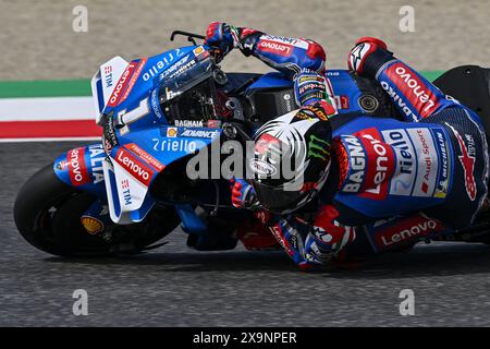 Mugello, Italien. Juni 2024. Italienischer Fahrer Francesco Bagnaia von Ducati Lenovo Team mit einer speziellen Lackierung in Azzurro (hellblau), in der Farbe der italienischen Nationalmannschaften während der Gran Premio dÂ&#x80;&#x99;Italia Brembo - warm Up, MotoGP Weltmeisterschaft in Mugello, Italien, 02. Juni 2024 Credit: Unabhängige Fotoagentur/Alamy Live News Stockfoto