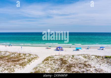 Drohnenfotografie von Dog Beach in Pensacola, Florida im Mai Stockfoto