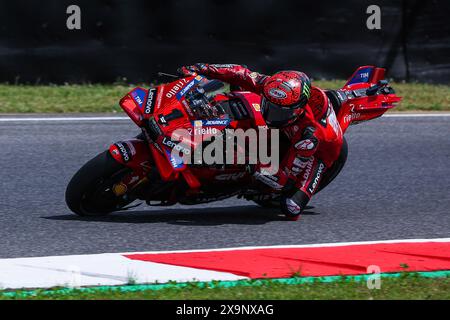 Scarperia, Italien. 31. Mai 2024. Francesco Pecco Bagnaia aus Italien und Ducati Lenovo Team in Aktion während des MotoGP GP7 Gran Premio d'Italia Brembo - Freies Training auf dem Mugello Circuit. Quelle: SOPA Images Limited/Alamy Live News Stockfoto