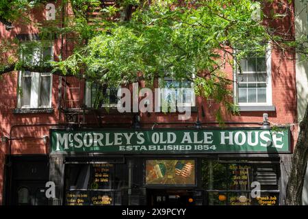 McSorley's Old Ale House ist die älteste Bar in New York City, USA 2024 Stockfoto