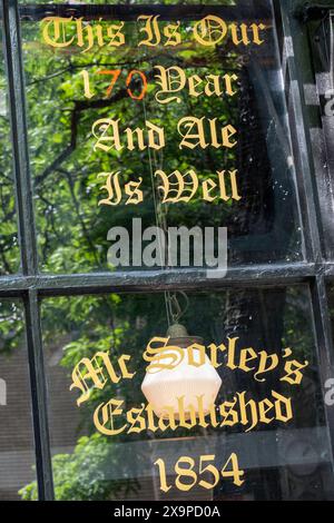 McSorley's Old Ale House ist die älteste Bar in New York City, USA 2024 Stockfoto