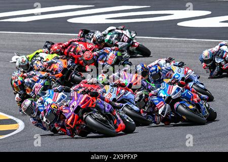 Mugello, Italien. Juni 2024. Der Start des Rennens während der Gran Premio dÂ&#x80;&#x99;Italia Brembo - Rennen, MotoGP-Weltmeisterschaft in Mugello, Italien, 02. Juni 2024 Credit: Independent Photo Agency/Alamy Live News Stockfoto