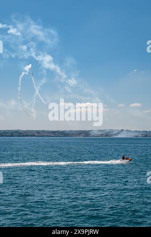 Torquay, Großbritannien. Juni 2024. Man sieht die englische Riviera Airshow mit Ausstellungen über Torquay und Paignton in Devon. Autor: Thomas Faull/Alamy Live News Stockfoto