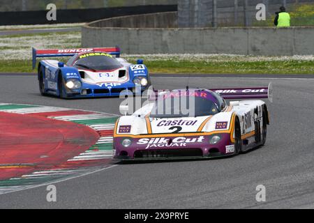 Scarperia, 5. April 2024: Jaguar XJR-9 Gruppe C Jahr 1988 in Aktion während des Mugello Classic 2024 auf dem Mugello Circuit in Italien. Stockfoto