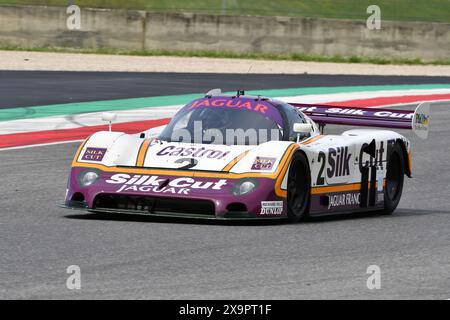 Scarperia, 5. April 2024: Jaguar XJR-9 Gruppe C Jahr 1988 in Aktion während des Mugello Classic 2024 auf dem Mugello Circuit in Italien. Stockfoto