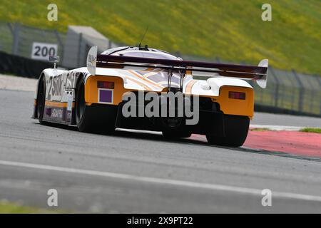 Scarperia, 5. April 2024: Jaguar XJR-9 Gruppe C Jahr 1988 in Aktion während des Mugello Classic 2024 auf dem Mugello Circuit in Italien. Stockfoto