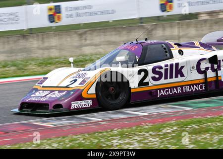 Scarperia, 5. April 2024: Jaguar XJR-9 Gruppe C Jahr 1988 in Aktion während des Mugello Classic 2024 auf dem Mugello Circuit in Italien. Stockfoto