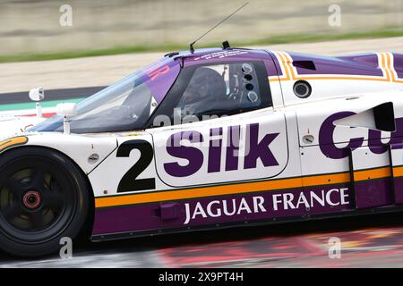 Scarperia, 5. April 2024: Jaguar XJR-9 Gruppe C Jahr 1988 in Aktion während des Mugello Classic 2024 auf dem Mugello Circuit in Italien. Stockfoto