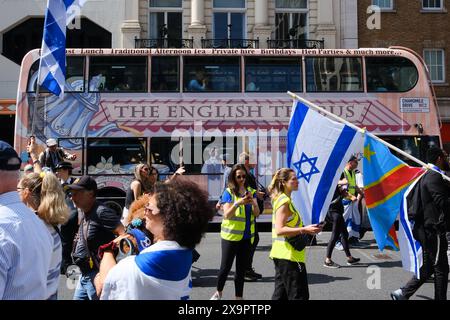 London, Großbritannien. Juni 2024. Menschen, die Israel unterstützen, nehmen am „United We Bring Them Home“-Marsch von Lincoln's Inn Fields zur Downing Street Teil. Quelle: Matthew Chattle/Alamy Live News Stockfoto