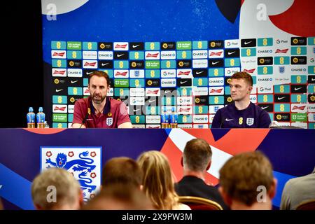 Darlington, Großbritannien. Juni 2024. Gareth Southgate und Kieran Trippier sprechen vor dem Spiel gegen Bosnien-Herzegowina am Montag im Rahmen ihrer Vorbereitungen für die UEFA-Europameisterschaft in Deutschland vor den Medien. Quelle: James Hind/Alamy. Stockfoto