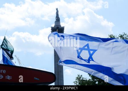 London, Großbritannien. Juni 2024. Menschen, die Israel unterstützen, nehmen am „United We Bring Them Home“-Marsch von Lincoln's Inn Fields zur Downing Street Teil. Quelle: Matthew Chattle/Alamy Live News Stockfoto