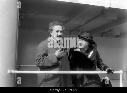 Albert Einstein und Ehefrau Elsa an Bord der S.S. Rotterdam Ocean Liner, Bain News Service, April 1921 Stockfoto